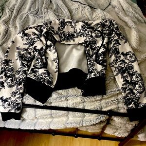 Lululemon floral zip up SIZE 2-4